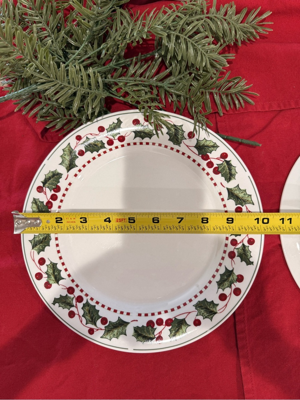 WINTER WONDERLAND 10" Dinner Plates Casual Settings by Oneida - Picture 6 of 6